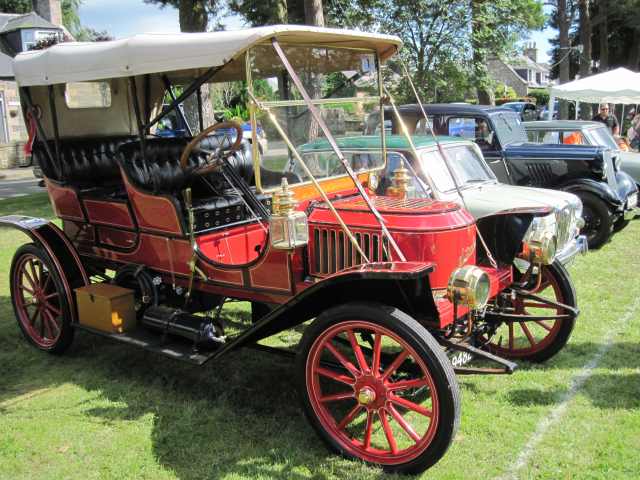 parade of vintage cars